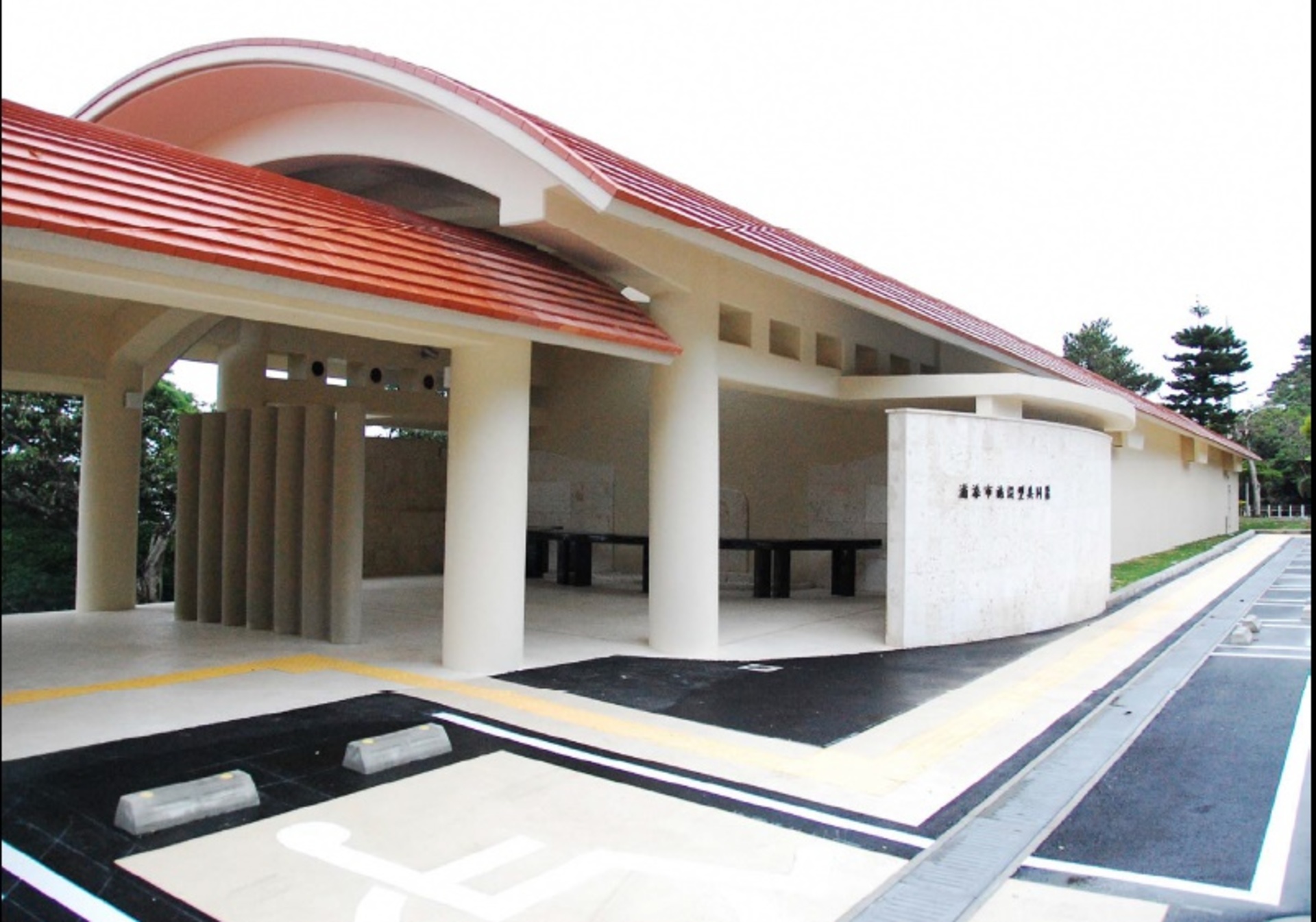 浦添市施設型共同墓外観写真 浦添市施設型共同墓外観写真