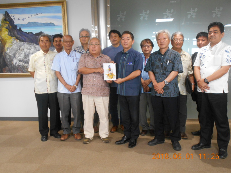 協賛金贈呈の集合写真