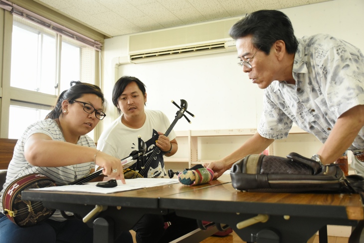 三線の練習