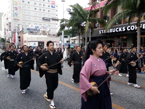 国際通りで演奏しました