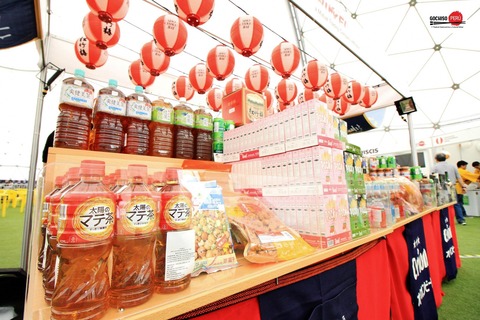 フェスティバルで売られる日本の食品