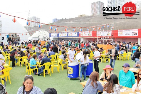 多くの人で賑わうフェスティバル