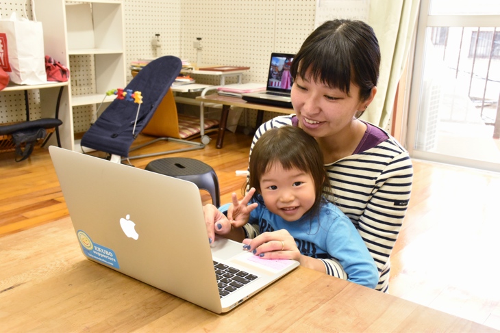 事務局のお仕事風景