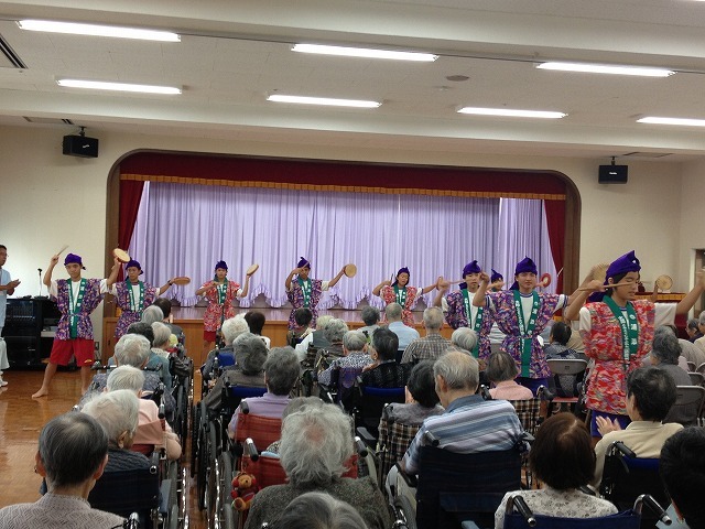 交流会でエイサーを披露しました。