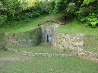 ●玉城朝薫の墓