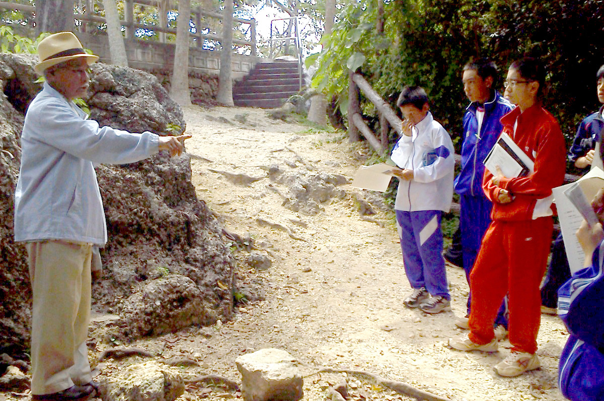 嘉数高台公園でトーチカを見学しました。