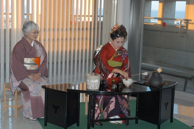 春美　茶道のようす