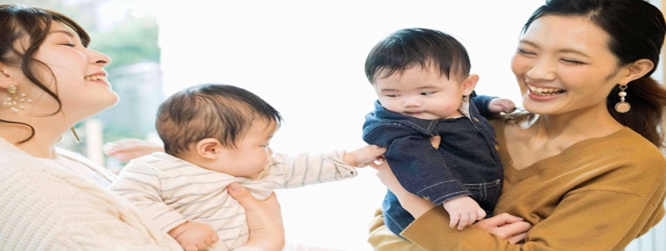 HP会話する母子2人組