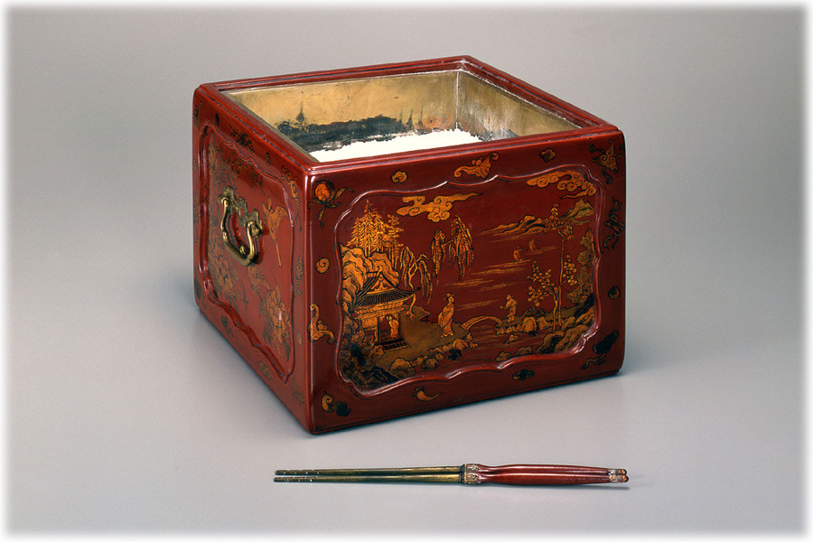 朱漆山水楼閣人物箔絵火鉢