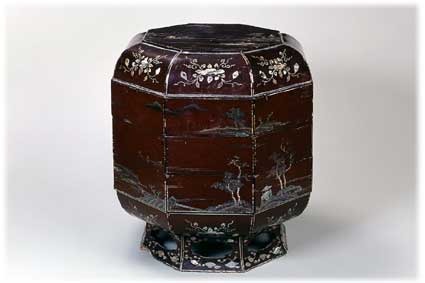 黒漆山水人物螺鈿八角食籠