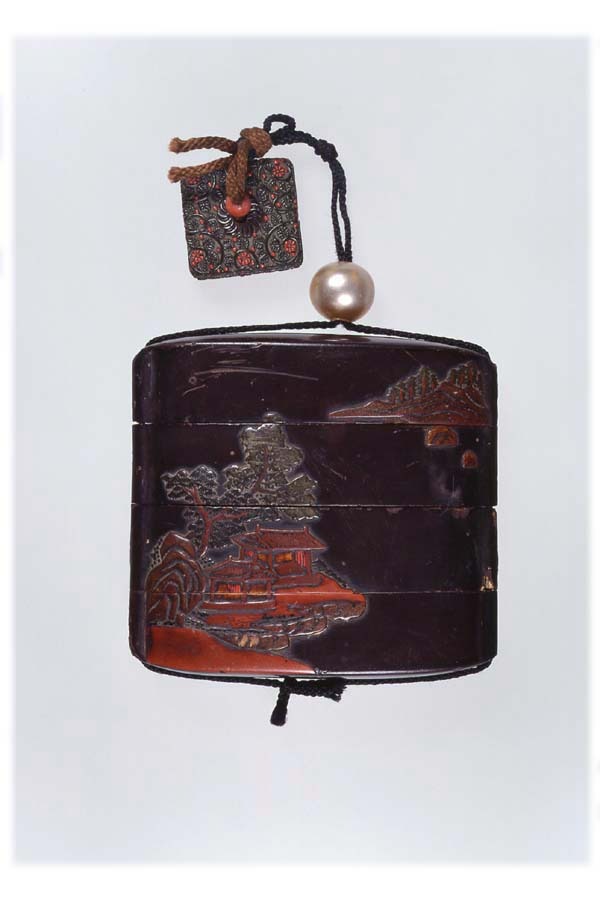 黒漆楼閣山水堆錦印籠