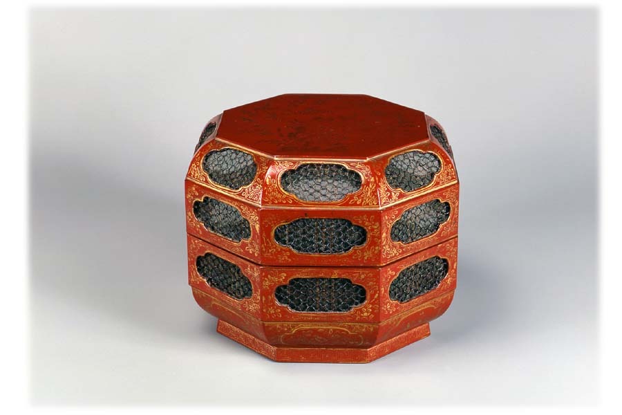 朱漆松竹梅花鳥箔絵八角食籠