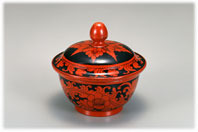 朱黒漆花文漆絵容器